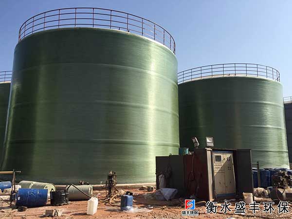 大型現(xiàn)場(chǎng)玻璃鋼儲(chǔ)罐